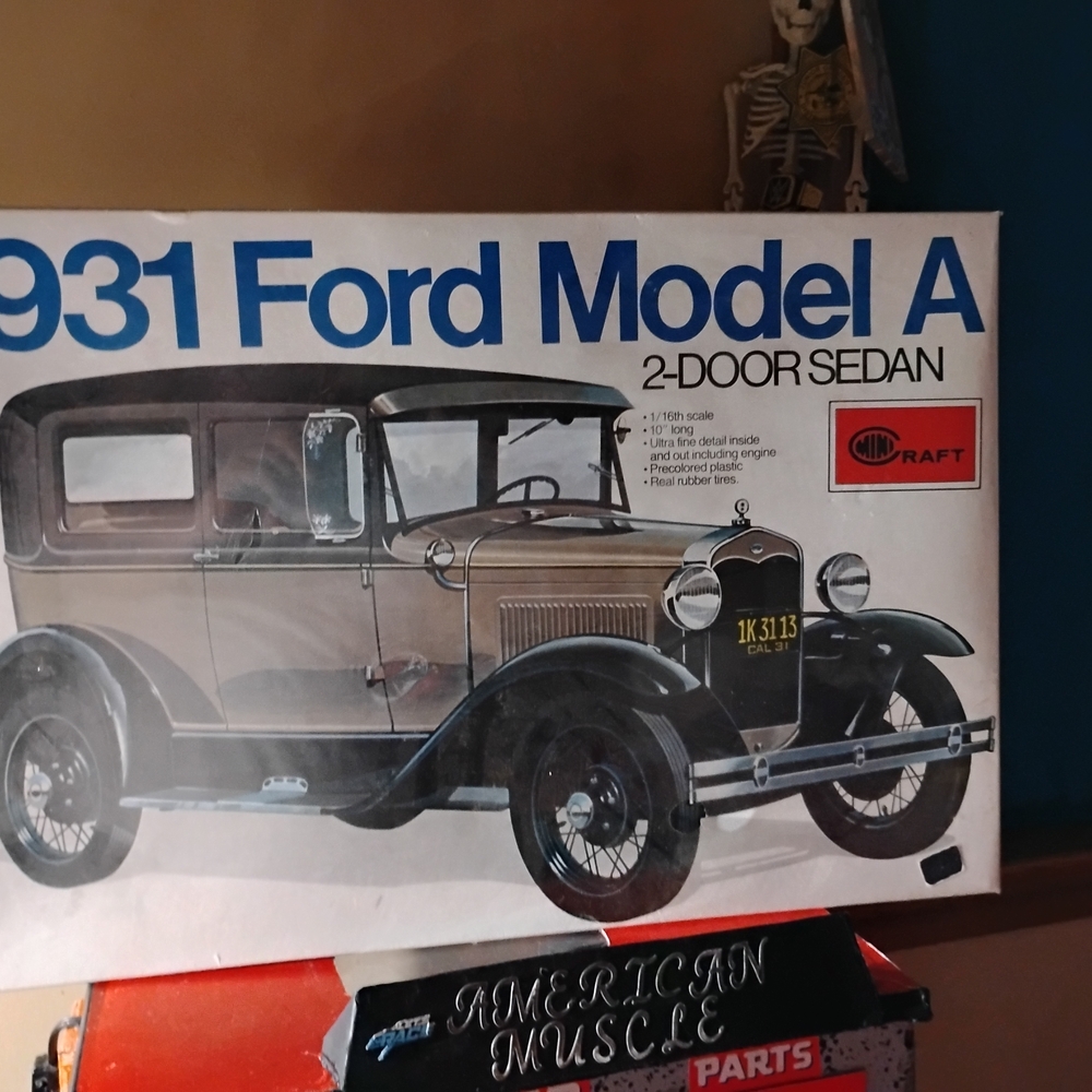 1931 Ford Model A 2-Door Sedan Model Kit
